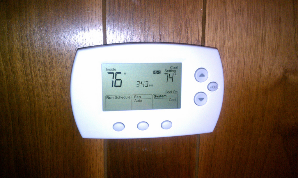 set the thermostat of AC properly