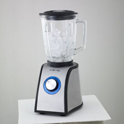 cleaning a blender