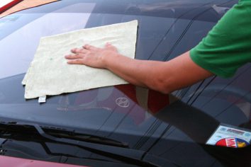 cleaning car windshield