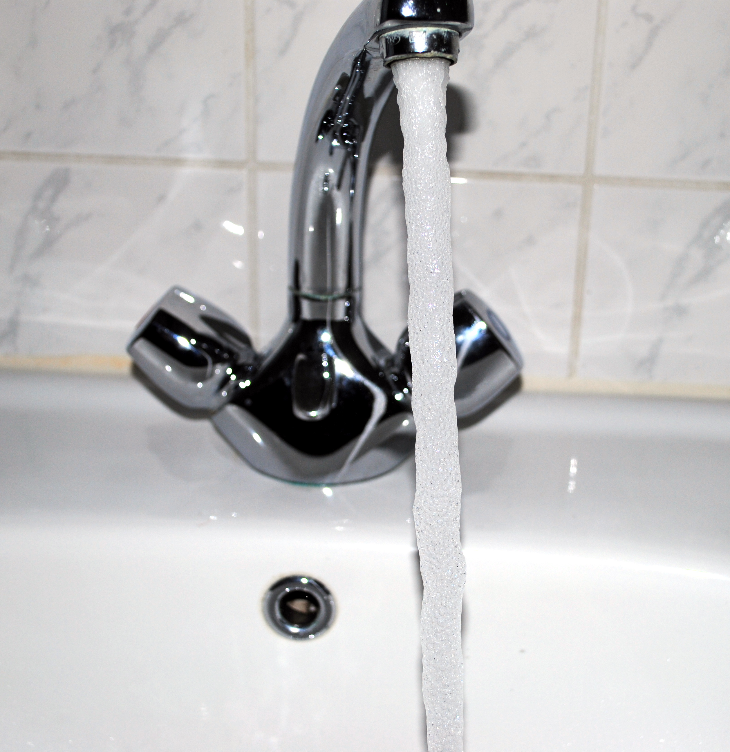 check whether water is coming from taps or not