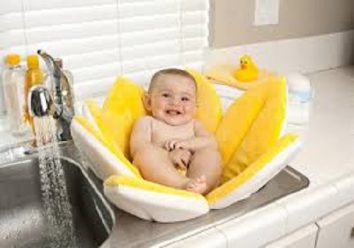 Flowery shaped bathtubs for babies
