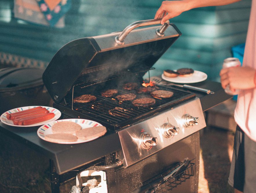 things to look for when buying a charcoal barbecue