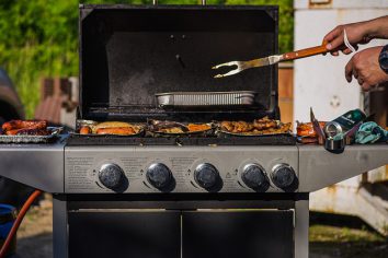 Things to look for when buying gas grill in 2021