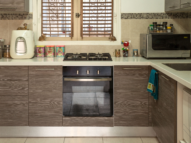Gas oven and electric oven in kitchen