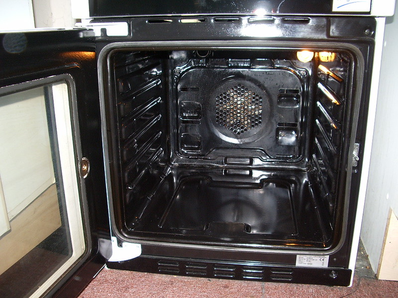 microwave oven door cleaning