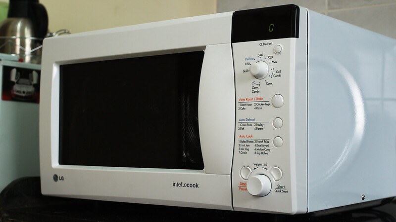 different types of ovens: microwave