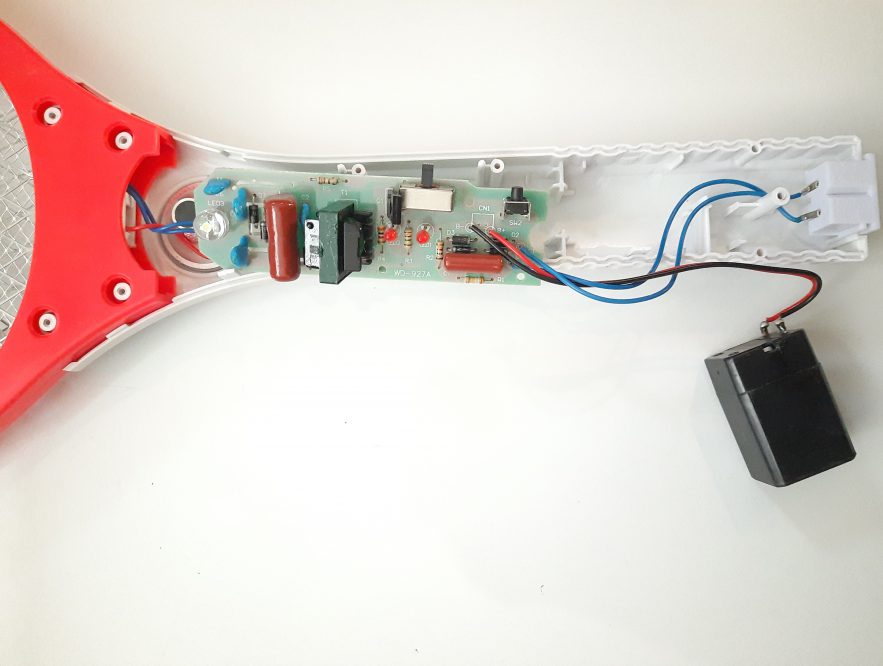 Mosquito bat with its battery and components